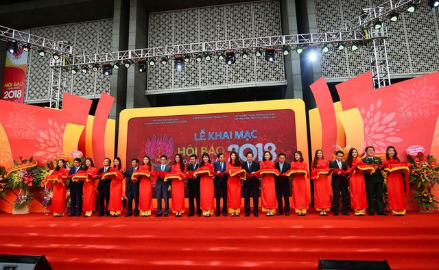 Khai mạc Hội báo toàn quốc 2018, khẳng định đóng góp của báo chí nước nhà trong thực hiện nhiều mục tiêu kinh tế - xã hội của đất nước, xây dựng, củng cố chính quyền và quảng bá hình Việt Nam (Thời sự chiều 16/3/2018)